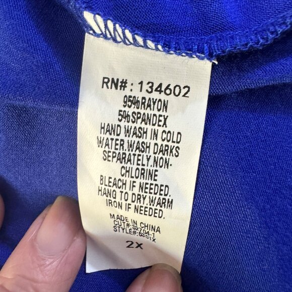 Lavish Womens Blue Top With Rhinestone Design Size 2X Sharkbite hem - Picture 5 of 7